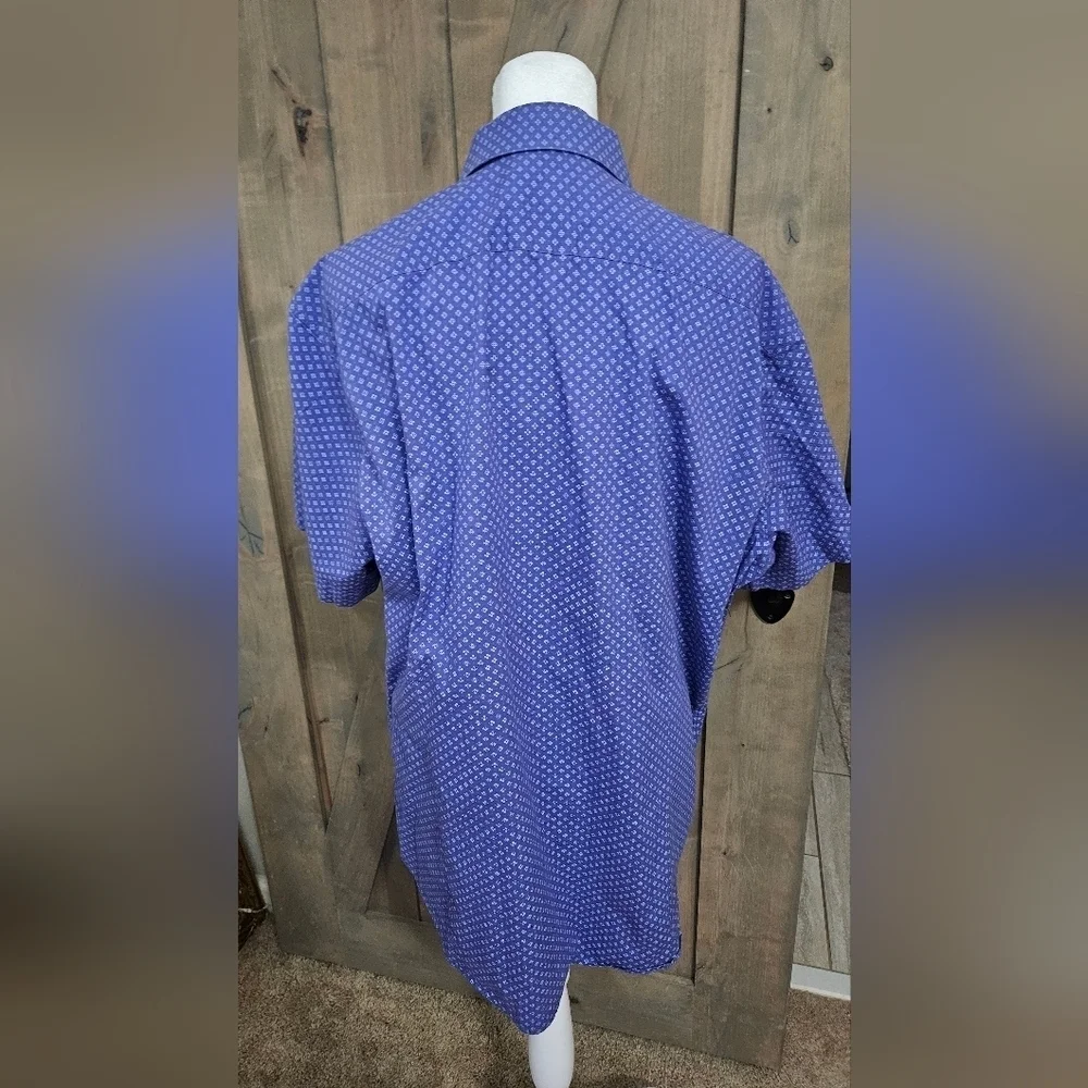 BANANA REPUBLIC Short Sleeve Cotton Stretch Button Up Shirt. Blue/purple. Size L
